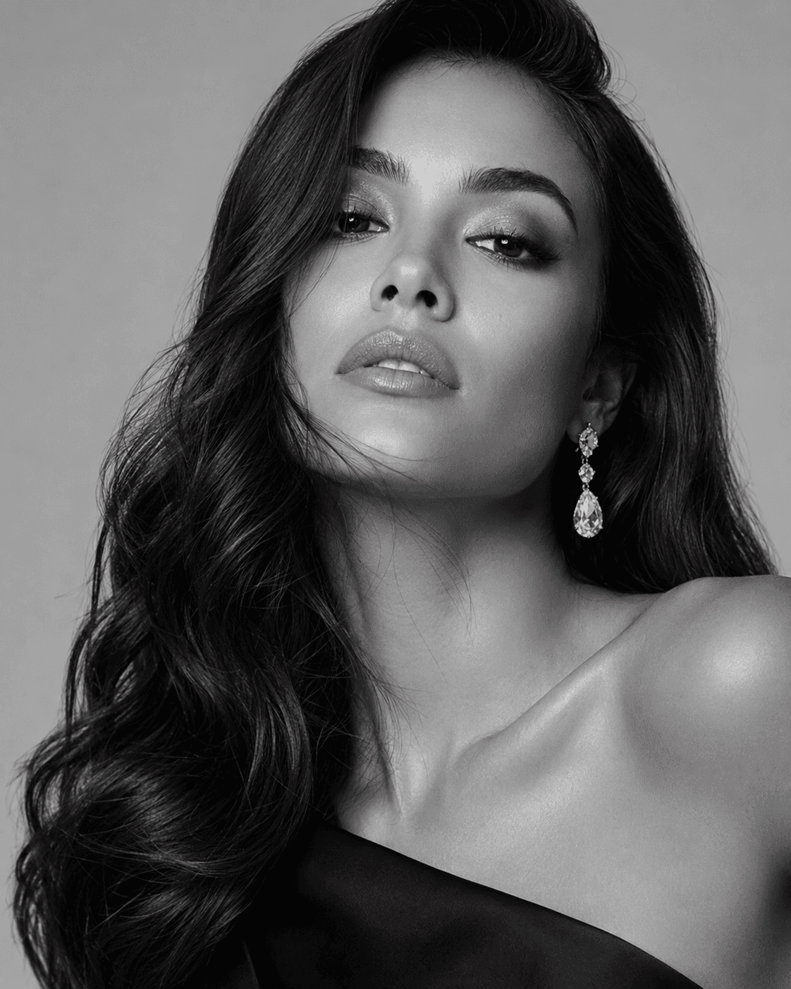 Exemplo da pose Beauty close-up em preto e branco